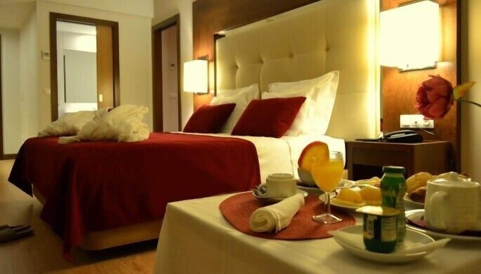 Presidential Suite | Minibar, in-room safe, individually furnished, desk