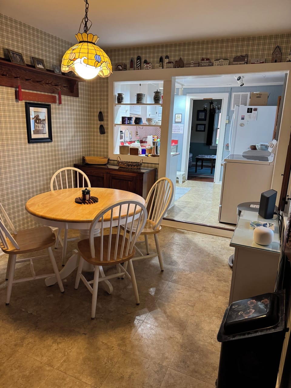 Kitchen Dining Area