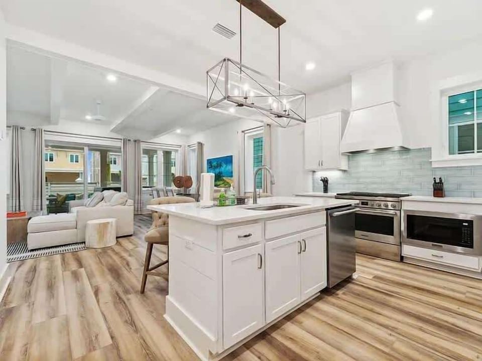 Welcome to 5 O Clock Somewhere! Come enjoy our open floor plan and our fully functional and equipped gourmet kitchen that offers room for the whole family.