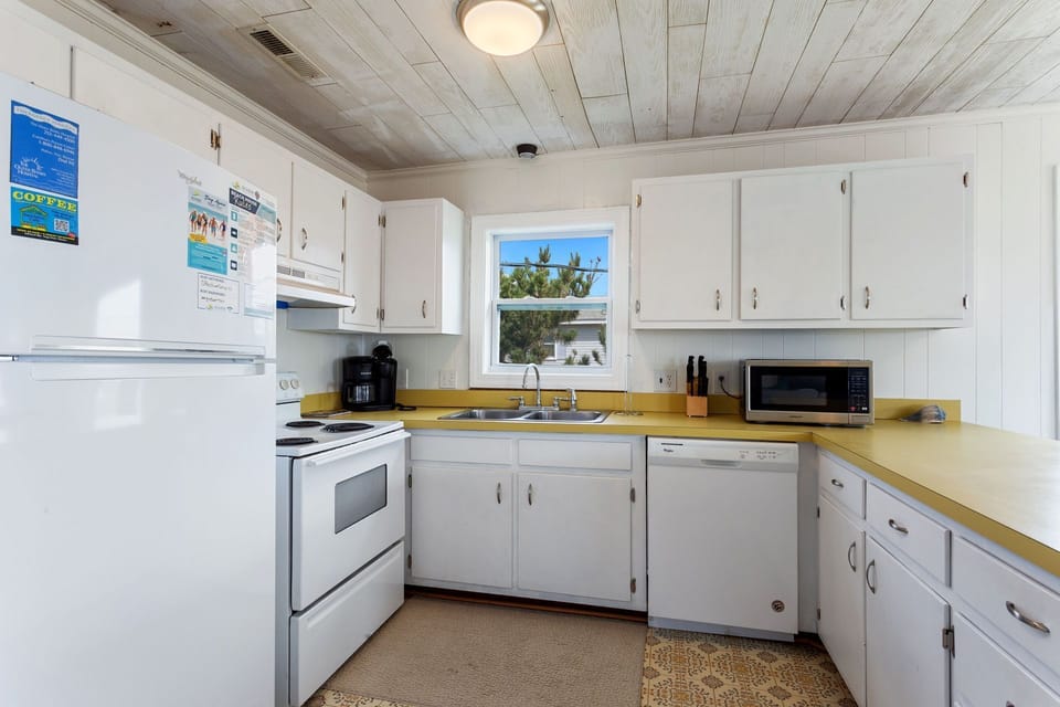 Whip up something delicious in the Kitchen with modern appliances to enjoy in the Dining Area or at the Counter Bar.