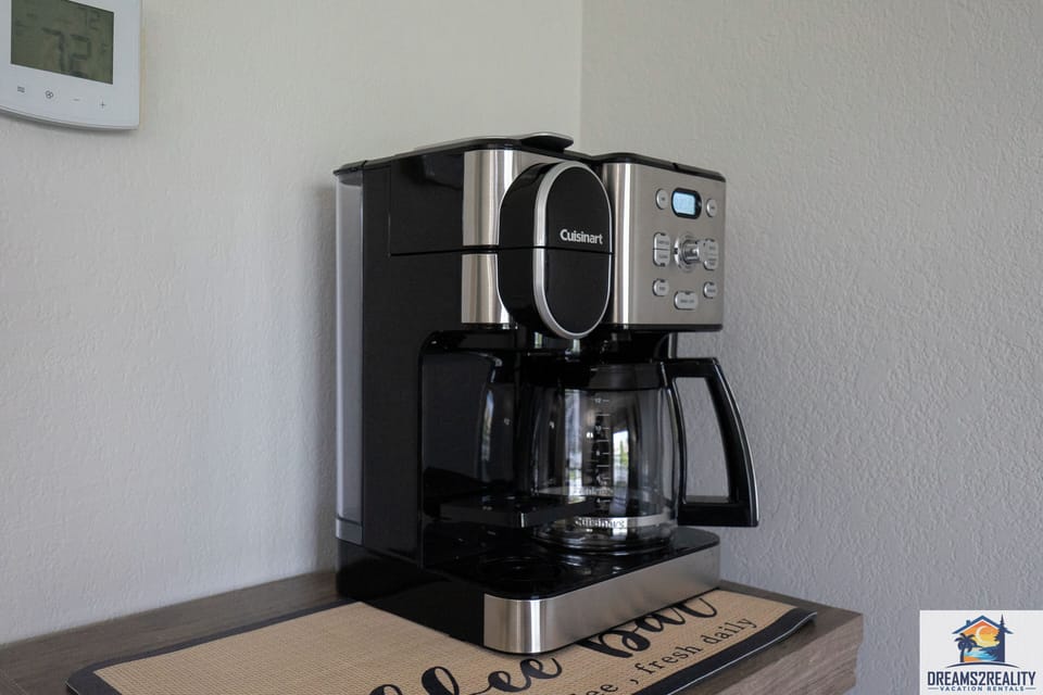 Both Traditional Drip and Keurig Single Serve Coffee Maker