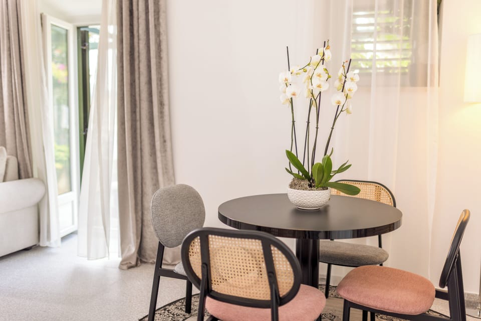 Mlini Annex suite | Living area | 40-inch LCD TV with satellite channels, Smart TV