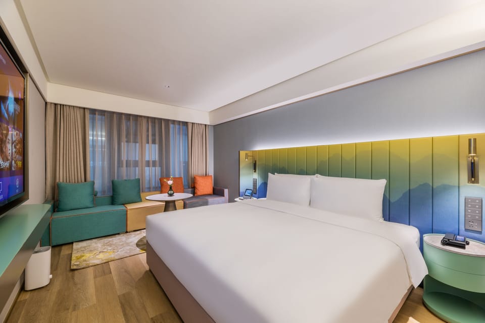 Deluxe Double Room, 1 King Bed, Non Smoking, Refrigerator | Premium bedding, down comforters, pillowtop beds, minibar (free items)