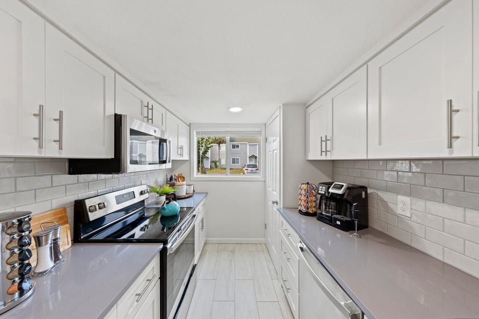 Fully stocked chef's kitchen!