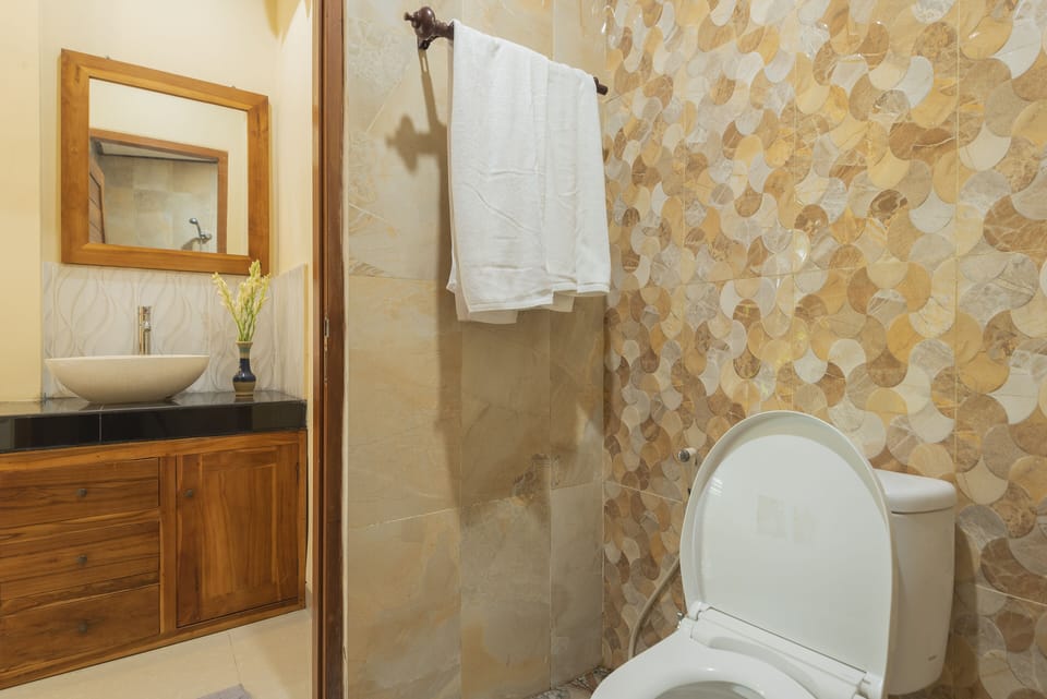 Deluxe Double Room (Near Street) | Bathroom | Shower, towels, soap, shampoo