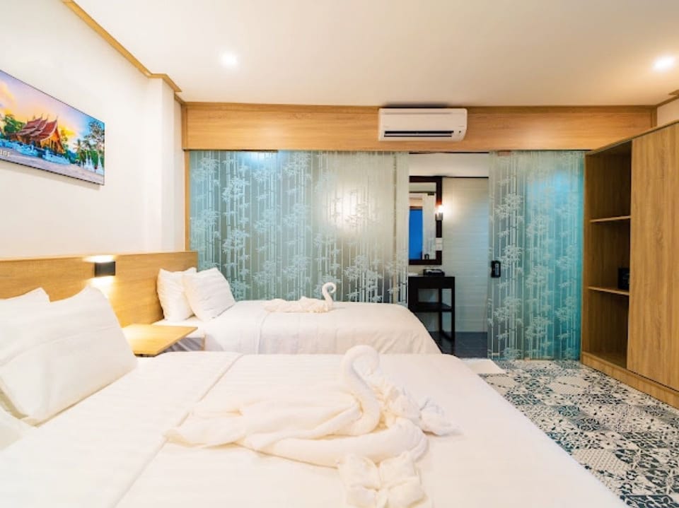 Family Room | Egyptian cotton sheets, premium bedding, minibar, in-room safe
