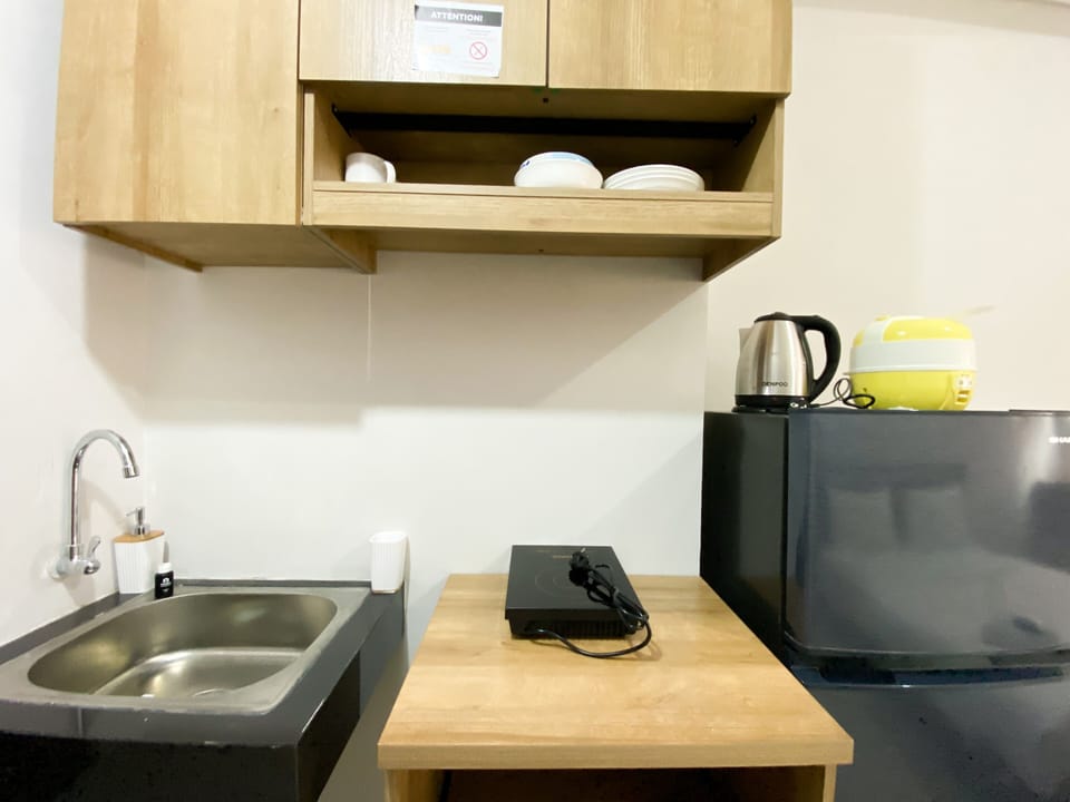 Apartment | Private kitchen | Full-size fridge, stovetop, rice cooker, cookware/dishes/utensils