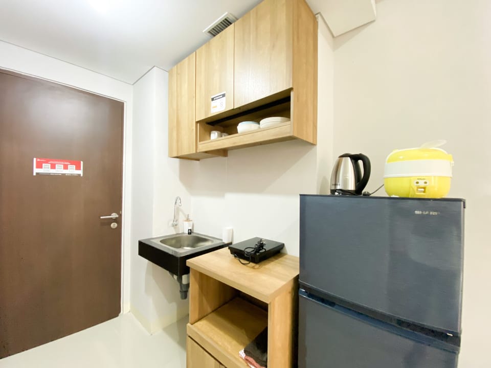 Apartment | Private kitchen | Full-size fridge, stovetop, rice cooker, cookware/dishes/utensils