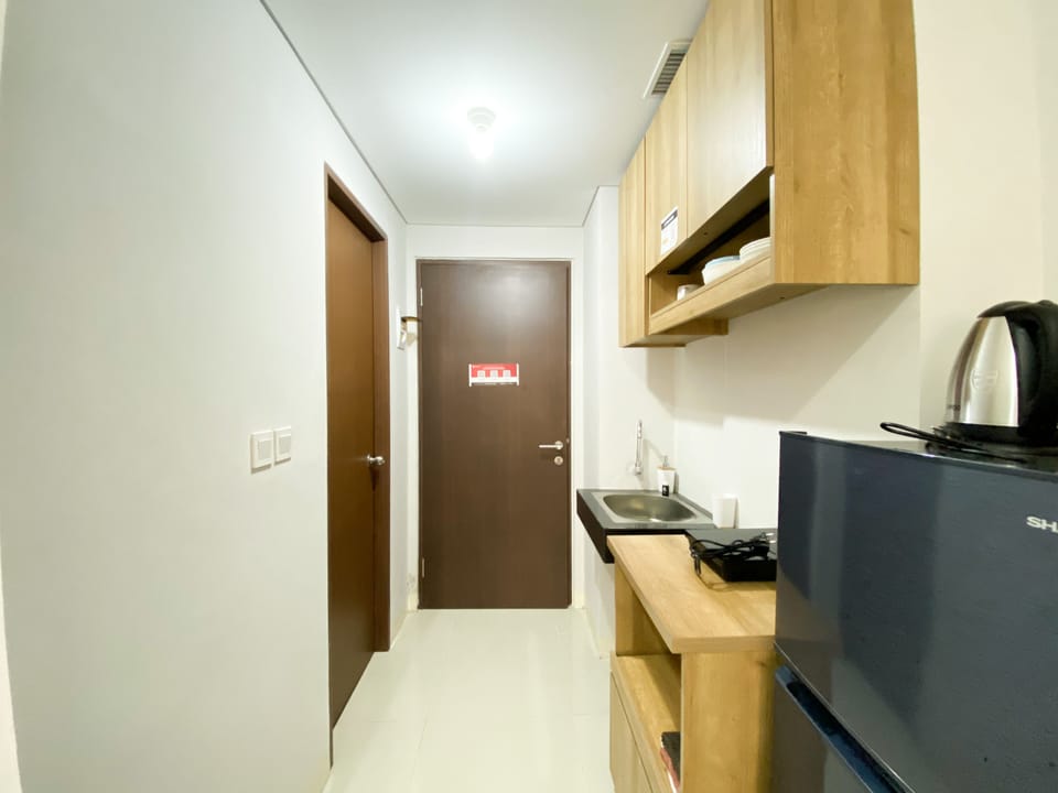 Apartment | Private kitchen | Full-size fridge, stovetop, rice cooker, cookware/dishes/utensils