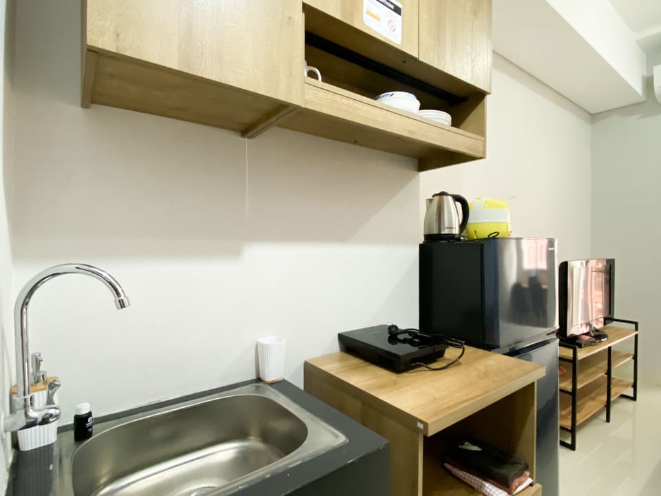 Apartment | Private kitchen | Full-size fridge, stovetop, rice cooker, cookware/dishes/utensils