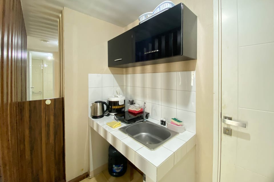 Apartment | Private kitchen | Full-size fridge, stovetop, rice cooker, cookware/dishes/utensils