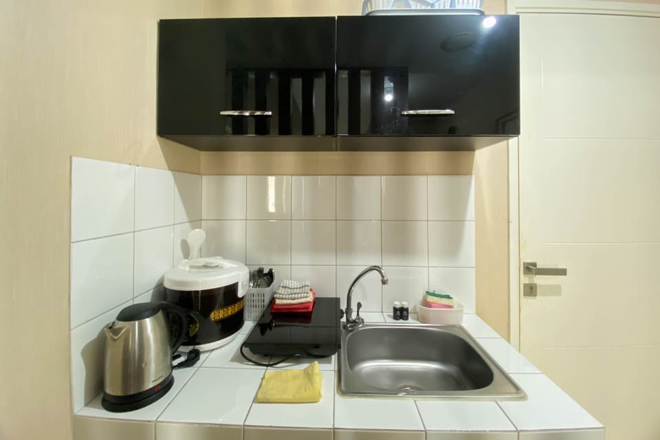 Apartment | Private kitchen | Full-size fridge, stovetop, rice cooker, cookware/dishes/utensils