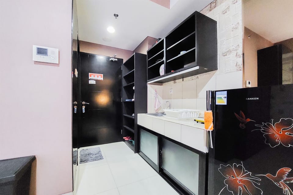 Apartment | Private kitchen | Full-size fridge, stovetop, rice cooker, cookware/dishes/utensils