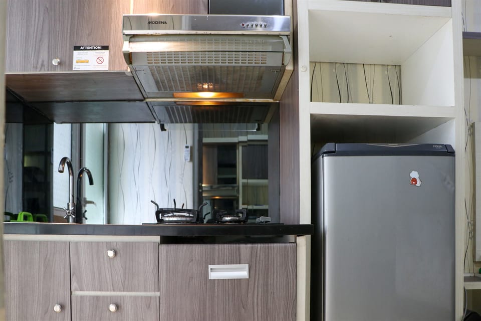 Apartment | Private kitchen | Full-size fridge, stovetop, rice cooker, cookware/dishes/utensils