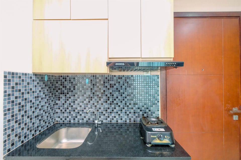 Apartment | Private kitchen | Full-size fridge, stovetop, rice cooker, cookware/dishes/utensils