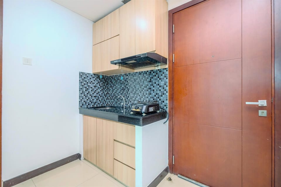 Apartment | Private kitchen | Full-size fridge, stovetop, rice cooker, cookware/dishes/utensils
