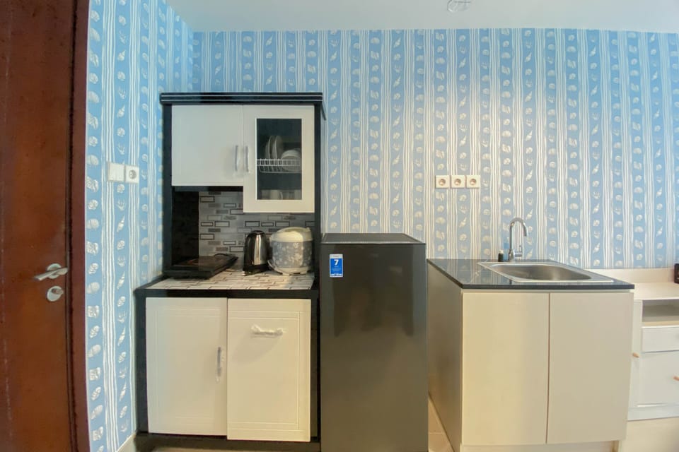 Apartment | Private kitchen | Full-size fridge, stovetop, rice cooker, cookware/dishes/utensils