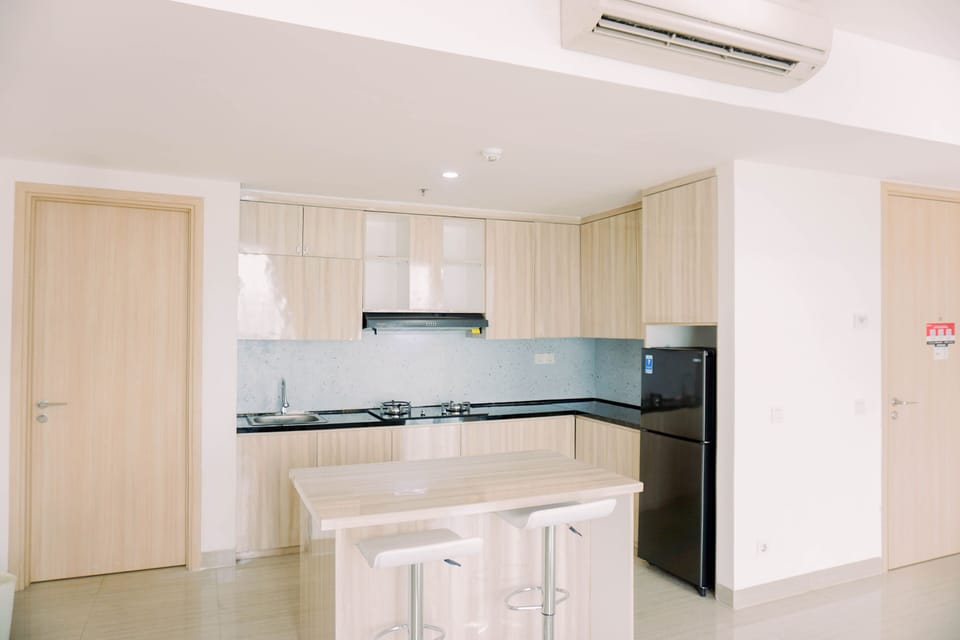 Apartment | Private kitchen | Full-size fridge, stovetop