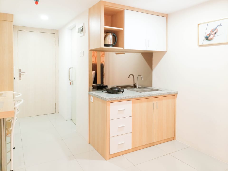 Apartment | Private kitchen | Full-size fridge, stovetop, rice cooker, cookware/dishes/utensils