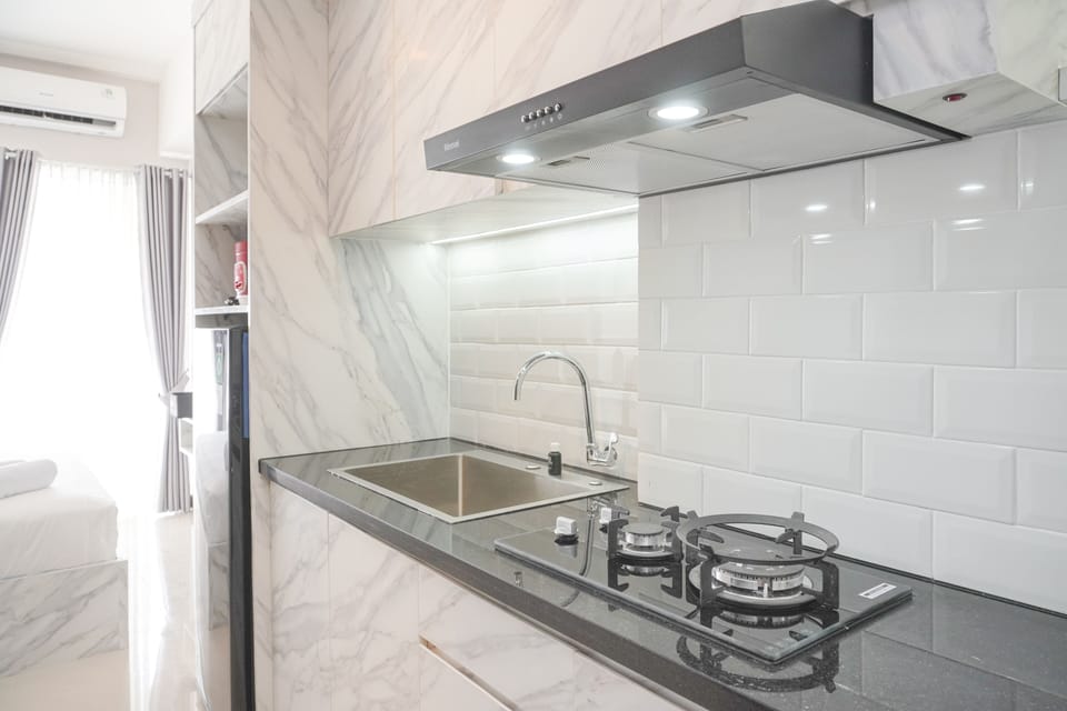Apartment | Private kitchen | Full-size fridge, stovetop, rice cooker, cookware/dishes/utensils