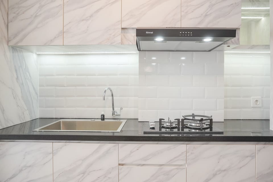 Apartment | Private kitchen | Full-size fridge, stovetop, rice cooker, cookware/dishes/utensils
