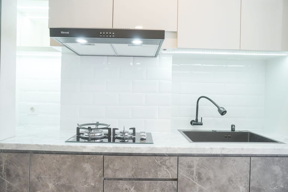 Apartment | Private kitchen | Full-size fridge, stovetop, rice cooker, cookware/dishes/utensils