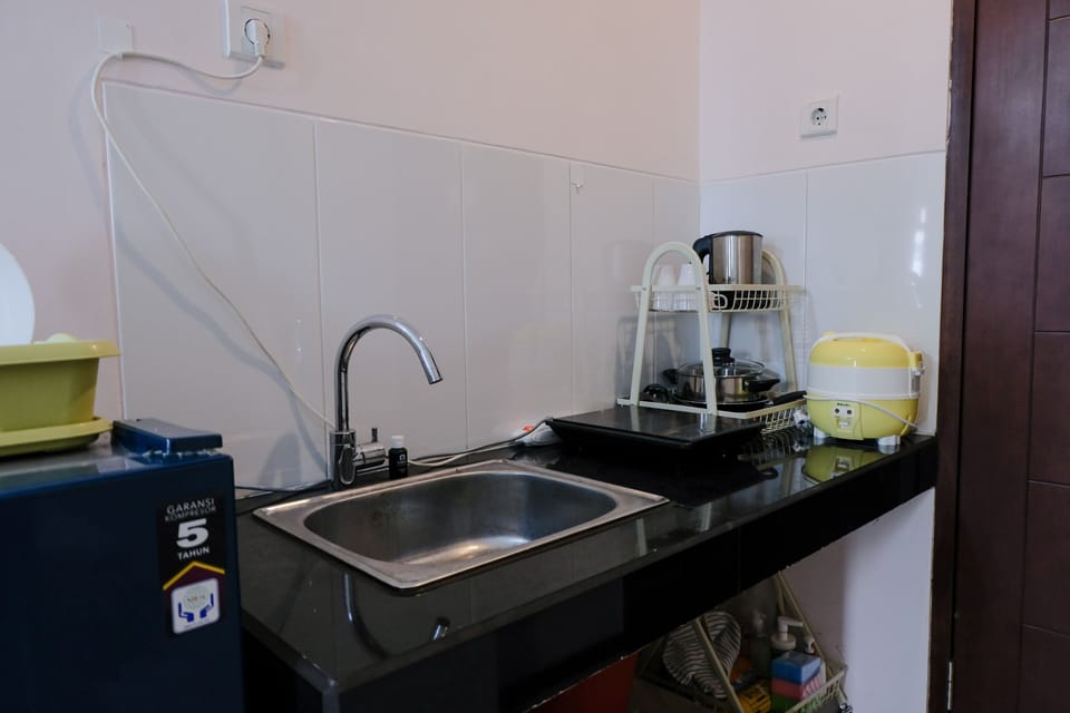 Apartment | Private kitchen | Full-size fridge, stovetop, rice cooker, cookware/dishes/utensils