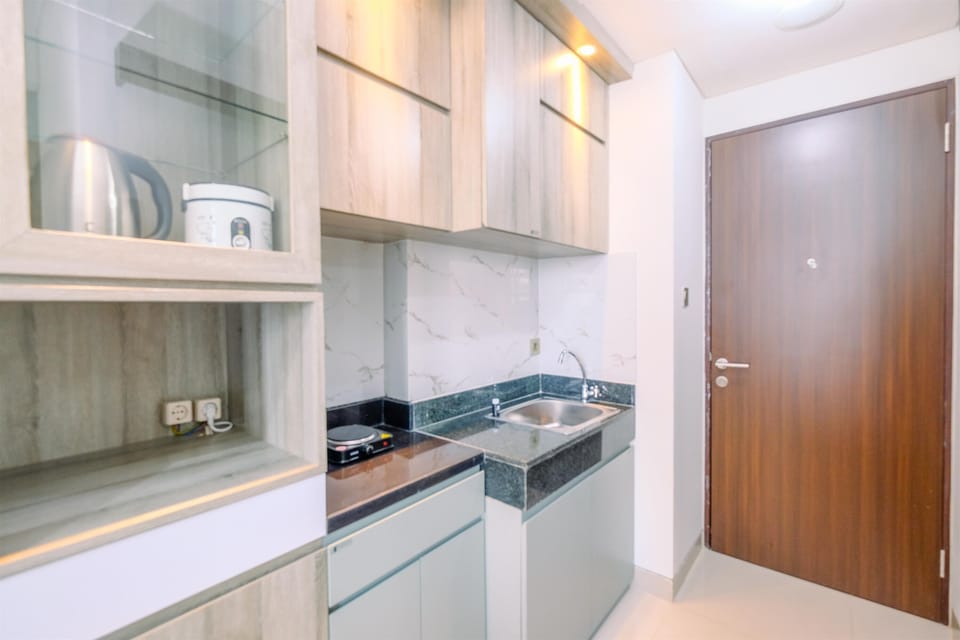 Apartment | Private kitchen | Full-size fridge, stovetop