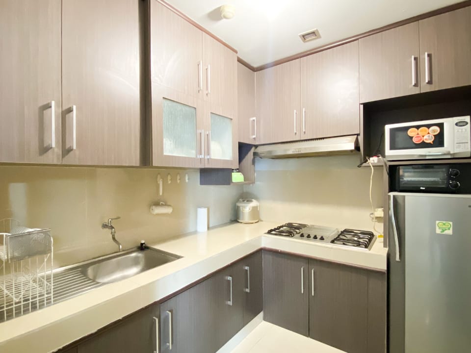 Apartment | Private kitchen | Full-size fridge, microwave, stovetop, rice cooker