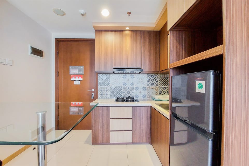 Apartment | Private kitchen | Full-size fridge, stovetop
