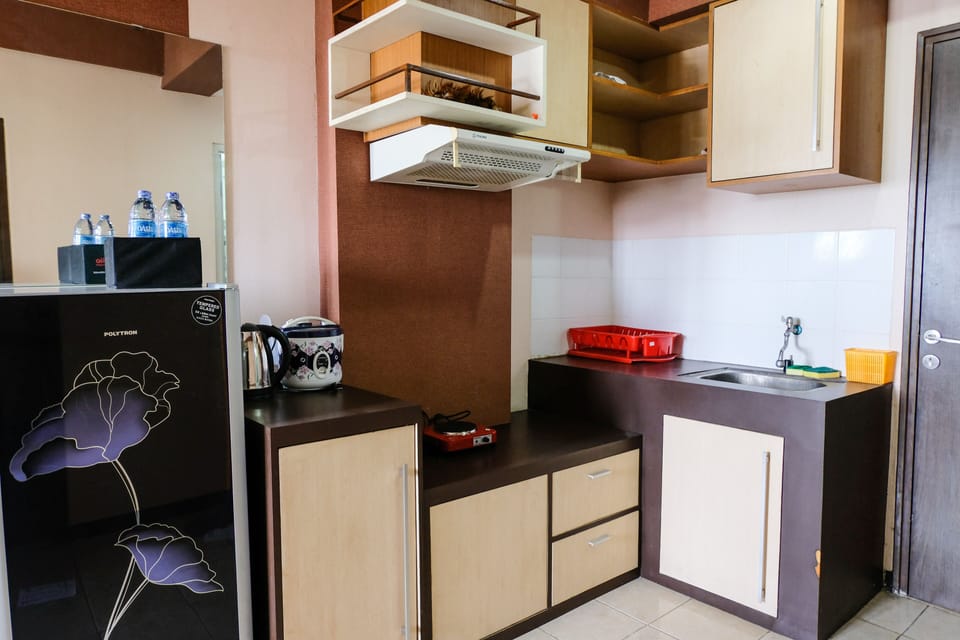 Apartment | Private kitchen | Full-size fridge, stovetop, rice cooker, cookware/dishes/utensils