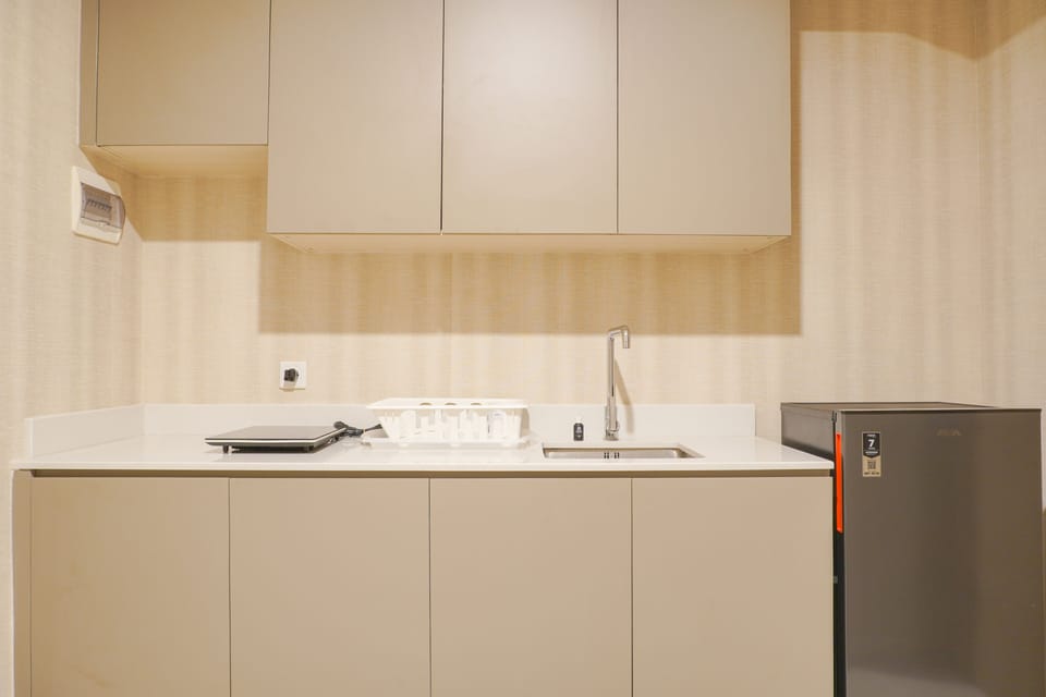 Apartment | Private kitchen | Full-size fridge, stovetop, rice cooker, cookware/dishes/utensils