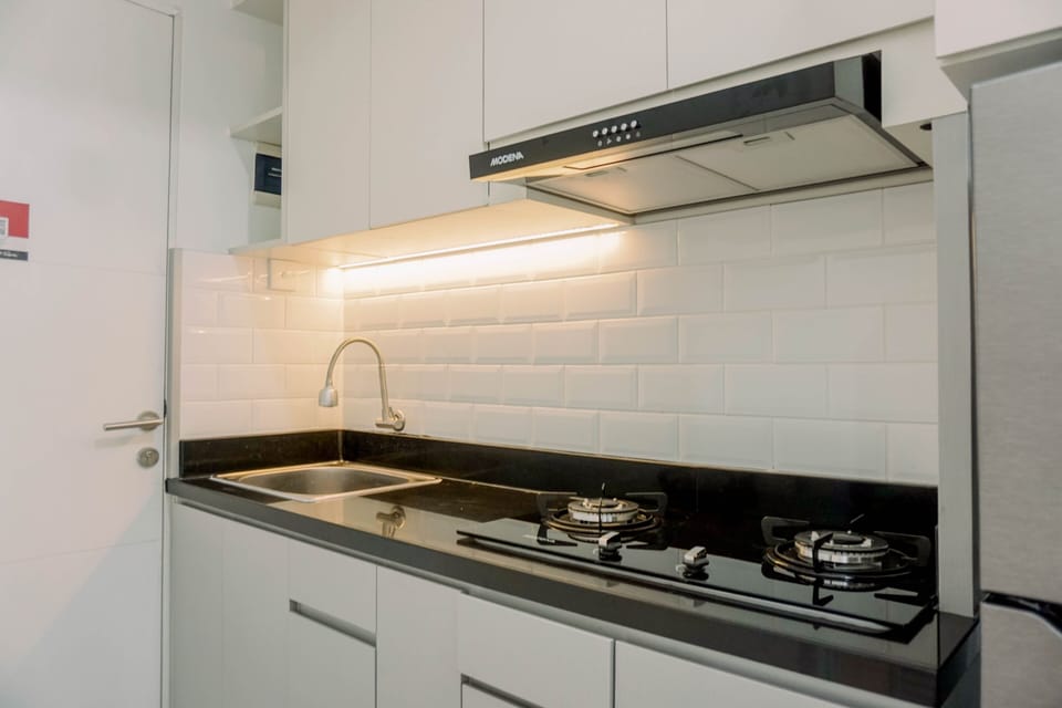 Apartment | Private kitchen | Full-size fridge, stovetop, rice cooker, cookware/dishes/utensils
