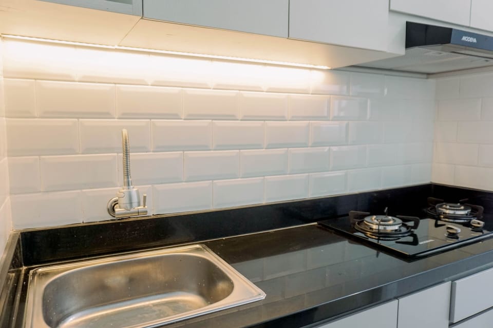 Apartment | Private kitchen | Full-size fridge, stovetop, rice cooker, cookware/dishes/utensils