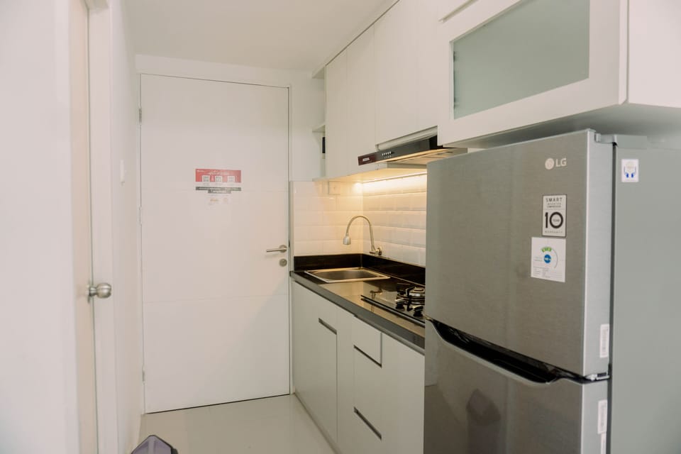 Apartment | Private kitchen | Full-size fridge, stovetop, rice cooker, cookware/dishes/utensils