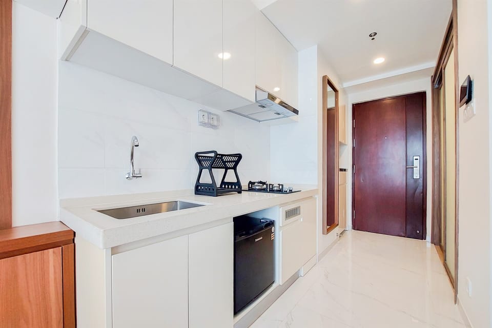 Apartment | Private kitchen | Full-size fridge, stovetop, rice cooker, cookware/dishes/utensils