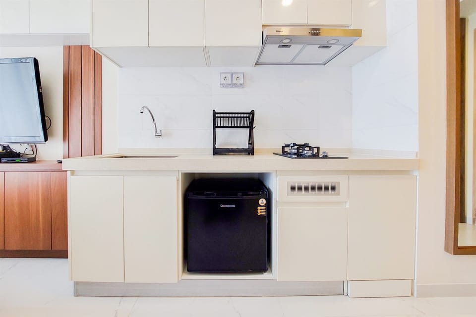 Apartment | Private kitchen | Full-size fridge, stovetop, rice cooker, cookware/dishes/utensils