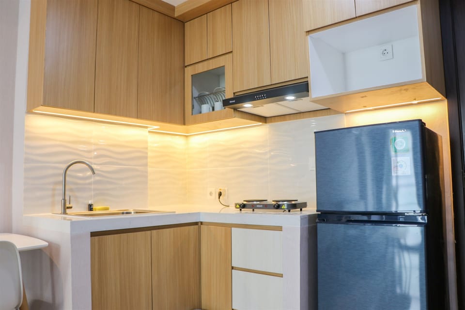 Apartment | Private kitchen | Full-size fridge, stovetop, rice cooker, cookware/dishes/utensils