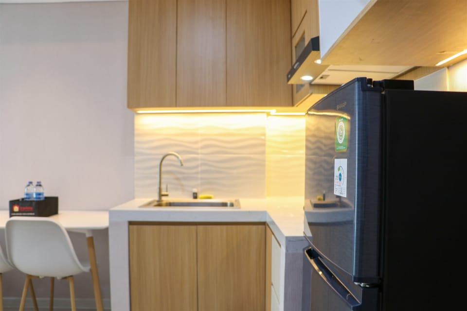 Apartment | Private kitchen | Full-size fridge, stovetop, rice cooker, cookware/dishes/utensils