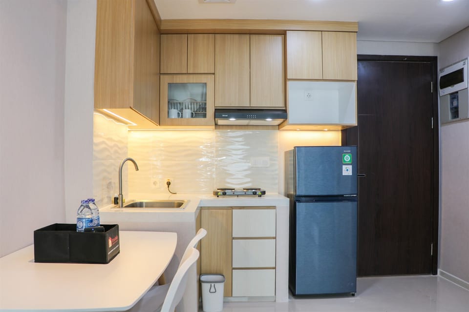Apartment | Private kitchen | Full-size fridge, stovetop, rice cooker, cookware/dishes/utensils