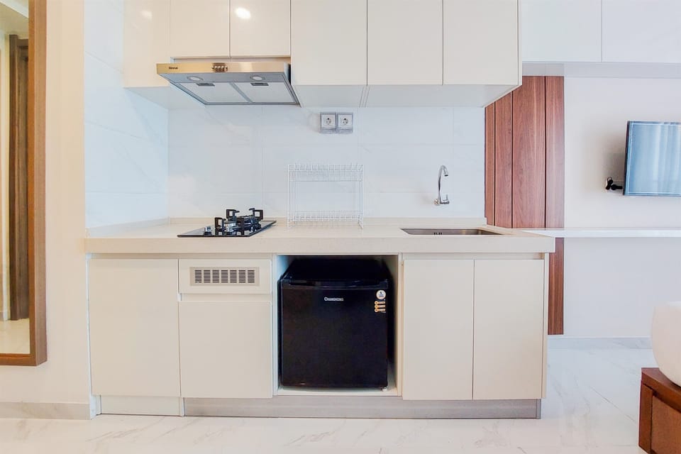 Apartment | Private kitchen | Full-size fridge, stovetop