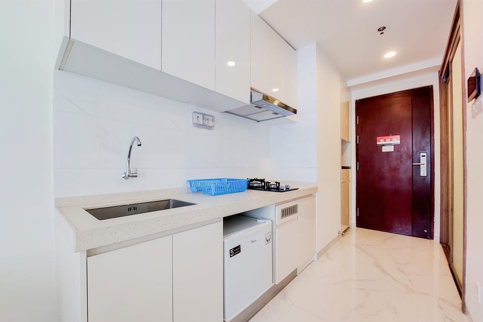 Apartment | Private kitchen | Full-size fridge, stovetop
