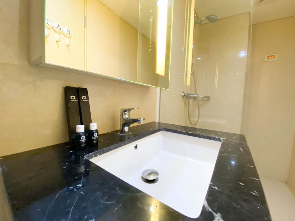 Apartment | Bathroom | Shower, towels