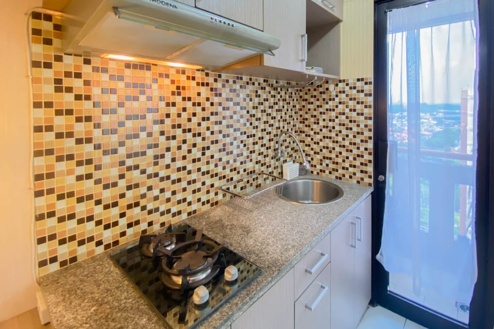 Apartment | Private kitchen | Full-size fridge, stovetop, rice cooker, cookware/dishes/utensils
