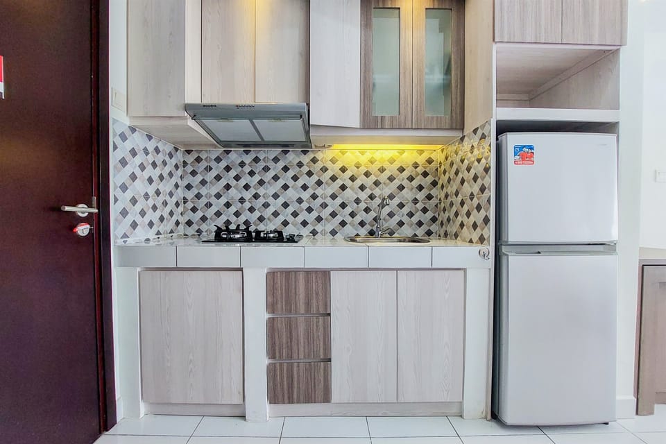 Apartment | Private kitchen | Full-size fridge, stovetop