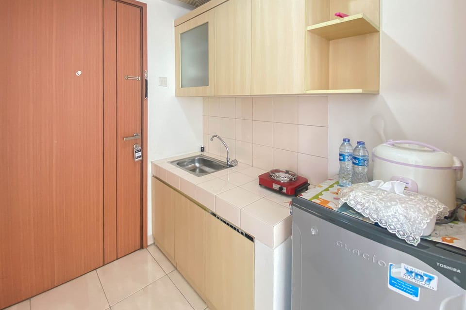Apartment | Private kitchen | Full-size fridge, stovetop, rice cooker, cookware/dishes/utensils