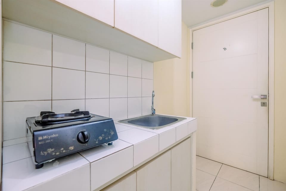 Apartment | Private kitchen | Full-size fridge, stovetop
