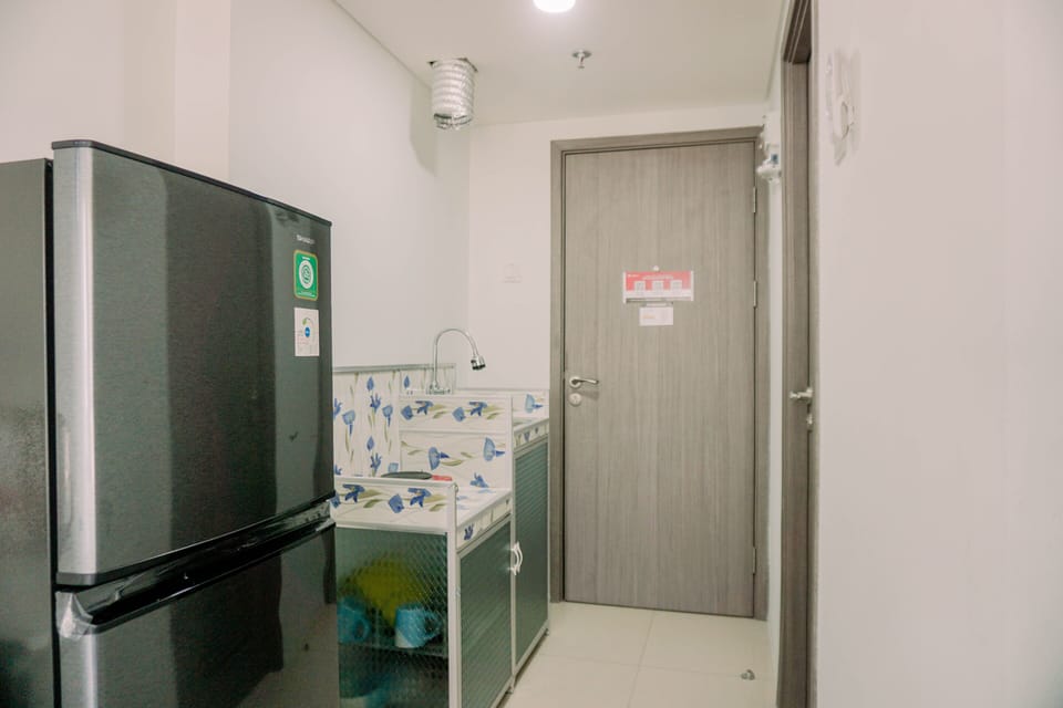 Apartment | Private kitchen | Full-size fridge, stovetop, rice cooker, cookware/dishes/utensils