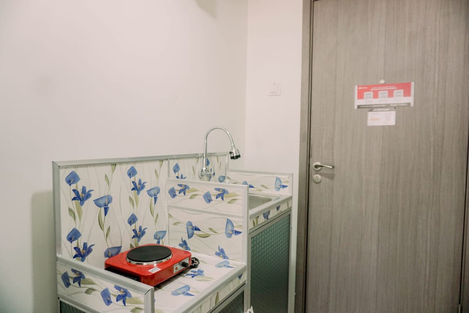 Apartment | Private kitchen | Full-size fridge, stovetop, rice cooker, cookware/dishes/utensils