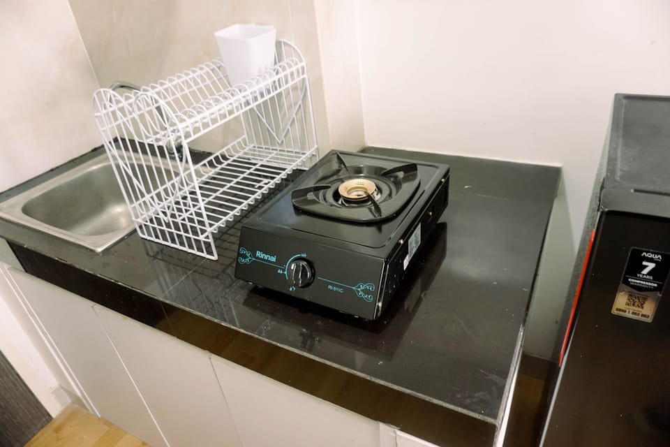 Apartment | Private kitchen | Full-size fridge, stovetop, rice cooker, cookware/dishes/utensils